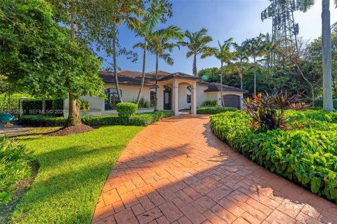Casa en venta en Miami, Florida, 4 dormitorios, 290.69 m2 № 2076084 - foto 3