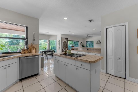 Casa en venta en Miami, Florida, 4 dormitorios, 290.69 m2 № 2076084 - foto 14