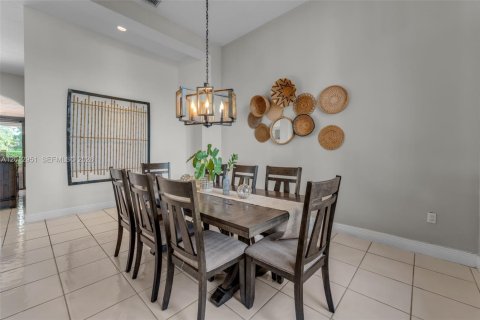 Casa en venta en Miami, Florida, 4 dormitorios, 290.69 m2 № 2076084 - foto 9