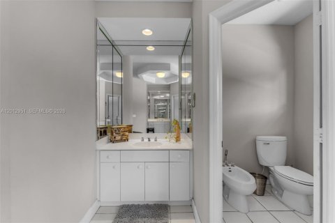 Casa en venta en Miami, Florida, 4 dormitorios, 290.69 m2 № 2076084 - foto 25