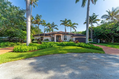 House in Miami, Florida 4 bedrooms, 290.69 sq.m. № 2076084