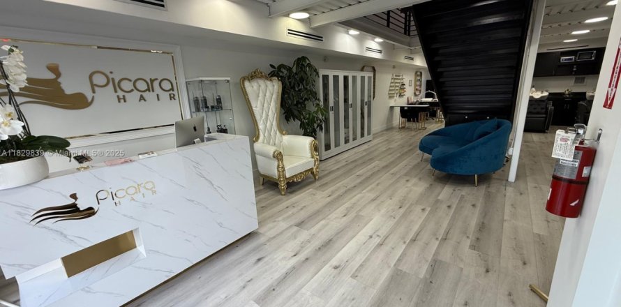 Propiedad comercial en Sweetwater, Florida № 1802816