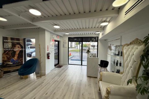 Propiedad comercial en venta en Sweetwater, Florida № 1802816 - foto 4