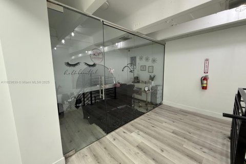 Propiedad comercial en venta en Sweetwater, Florida № 1802816 - foto 17