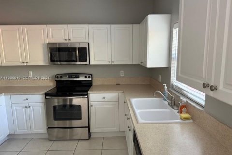 Touwnhouse à vendre à Homestead, Floride: 2 chambres, 114.64 m2 № 2063823 - photo 7