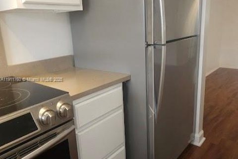 Copropriété à louer à Hallandale Beach, Floride: 1 chambre, 65.03 m2 № 2038040 - photo 11