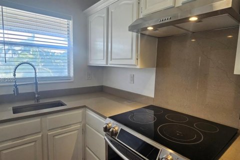 Copropriété à louer à Hallandale Beach, Floride: 1 chambre, 65.03 m2 № 2038040 - photo 9