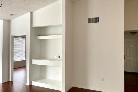 Condo in Orlando, Florida, 2 bedrooms № 2105146 - photo 11
