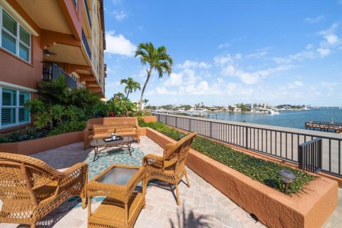 Condo in Saint Pete Beach, Florida, 3 bedrooms  № 1523895 - photo 9