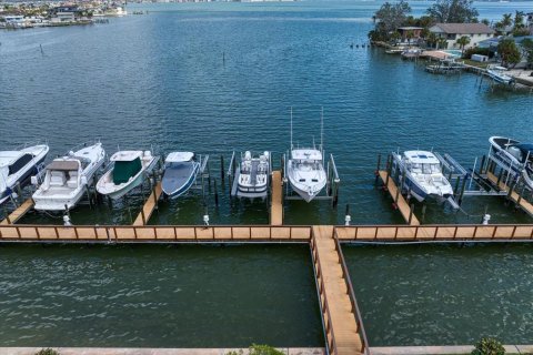 Condo in Saint Pete Beach, Florida, 3 bedrooms  № 1523895 - photo 2