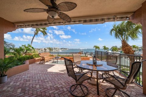 Condo in Saint Pete Beach, Florida, 3 bedrooms  № 1523895 - photo 12