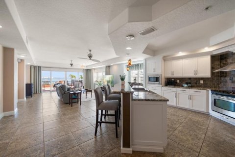 Condo in Saint Pete Beach, Florida, 3 bedrooms  № 1523895 - photo 19