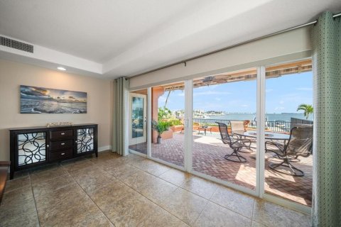 Condo in Saint Pete Beach, Florida, 3 bedrooms  № 1523895 - photo 28