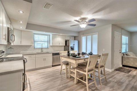 Condo in Port Orange, Florida, 2 bedrooms  № 1850211 - photo 7