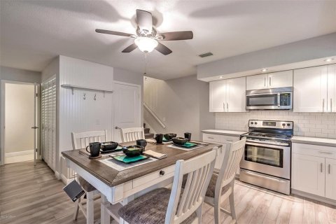 Condo in Port Orange, Florida, 2 bedrooms  № 1850211 - photo 9