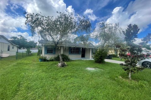 House in Casselberry, Florida 3 bedrooms, 94.39 sq.m. № 2347908