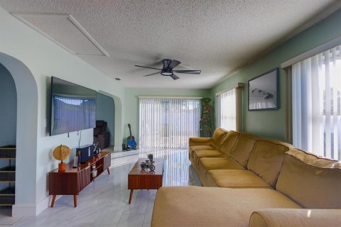 Villa ou maison à vendre à Bradenton, Floride: 3 chambres, 167.6 m2 № 2437275 - photo 8