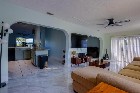 Villa ou maison à vendre à Bradenton, Floride: 3 chambres, 167.6 m2 № 2437275 - photo 9
