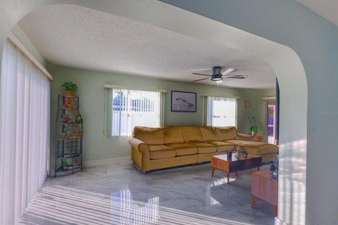 Villa ou maison à vendre à Bradenton, Floride: 3 chambres, 167.6 m2 № 2437275 - photo 10