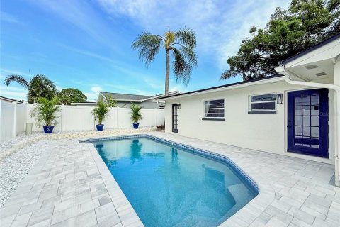 House in Dunedin, Florida 4 bedrooms, 168.43 sq.m. № 1801955 - photo 30