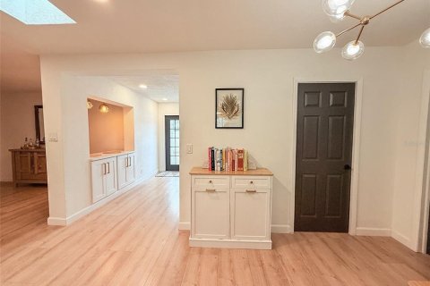 House in Dunedin, Florida 4 bedrooms, 168.43 sq.m. № 1801955 - photo 7