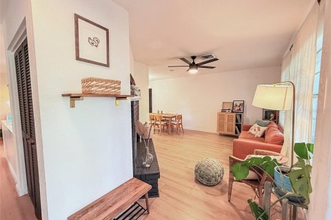 House in Dunedin, Florida 4 bedrooms, 168.43 sq.m. № 1801955 - photo 2