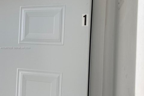 Villa ou maison à louer à West Park, Floride: 1 chambre, 233.65 m2 № 2029165 - photo 13