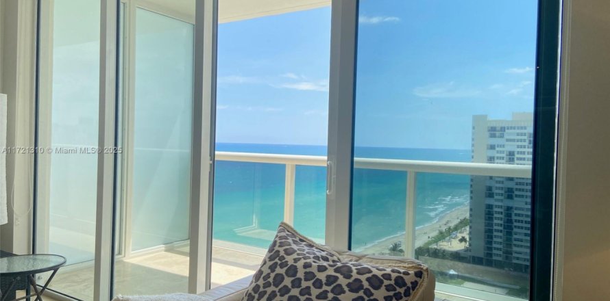 Condo in Hallandale Beach, Florida, 1 bedroom  № 1960846