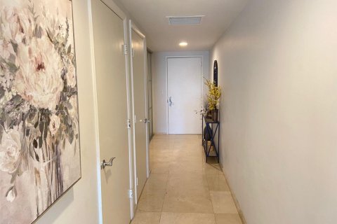 Condo in Hallandale Beach, Florida, 1 bedroom  № 1960846 - photo 8