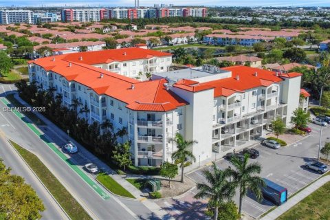 Condo in Doral, Florida, 2 bedrooms  № 2004419 - photo 18