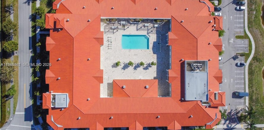 Condo in Doral, Florida, 2 bedrooms  № 2004419
