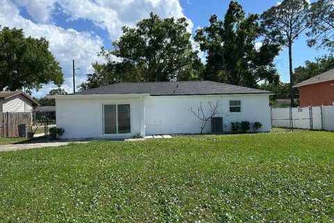 Villa ou maison à louer à Tampa, Floride: 3 chambres, 109.62 m2 № 2109679 - photo 16