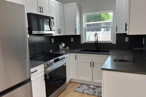 Villa ou maison à louer à Tampa, Floride: 3 chambres, 109.62 m2 № 2109679 - photo 4