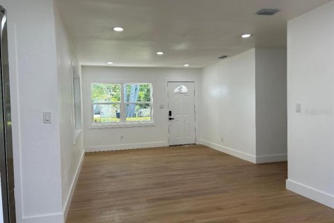 Villa ou maison à louer à Tampa, Floride: 3 chambres, 109.62 m2 № 2109679 - photo 6