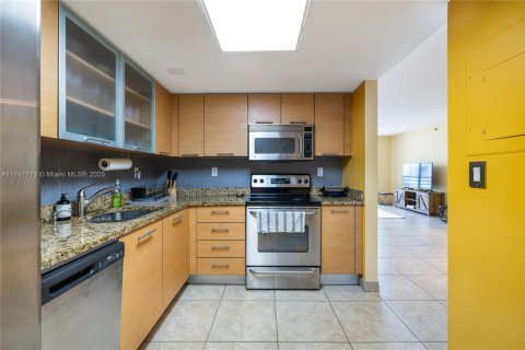 Condo in Aventura, Florida, 2 bedrooms  № 1983794 - photo 12