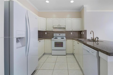 Townhouse in Cutler Bay, Florida 3 bedrooms, 143.07 sq.m. № 1483485 - photo 14