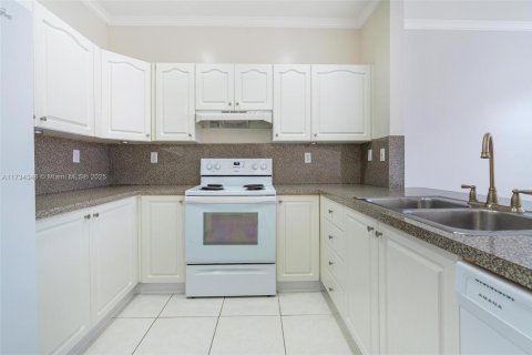 Townhouse in Cutler Bay, Florida 3 bedrooms, 143.07 sq.m. № 1483485 - photo 13