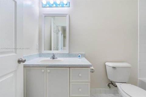 Townhouse in Cutler Bay, Florida 3 bedrooms, 143.07 sq.m. № 1483485 - photo 26