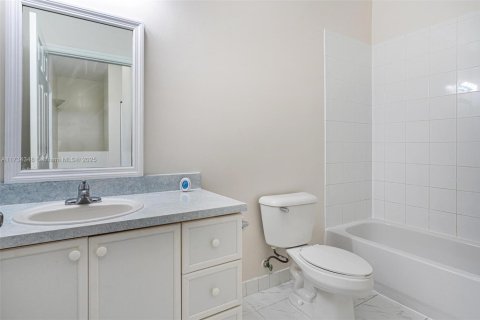 Townhouse in Cutler Bay, Florida 3 bedrooms, 143.07 sq.m. № 1483485 - photo 27