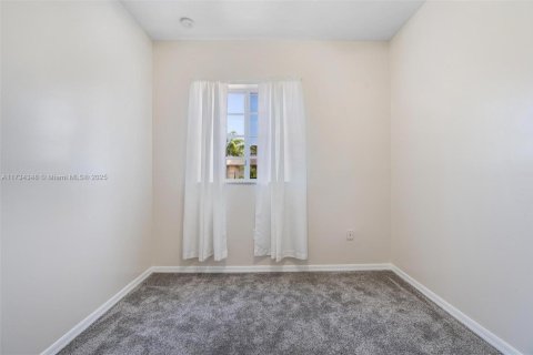 Townhouse in Cutler Bay, Florida 3 bedrooms, 143.07 sq.m. № 1483485 - photo 24
