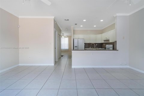 Townhouse in Cutler Bay, Florida 3 bedrooms, 143.07 sq.m. № 1483485 - photo 17