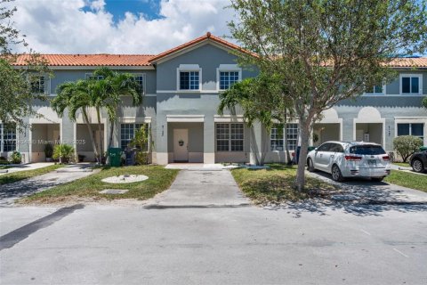 Townhouse in Cutler Bay, Florida 3 bedrooms, 143.07 sq.m. № 1483485 - photo 9