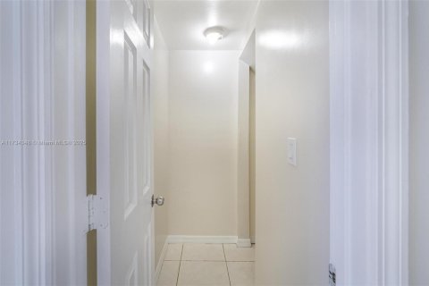 Townhouse in Cutler Bay, Florida 3 bedrooms, 143.07 sq.m. № 1483485 - photo 19