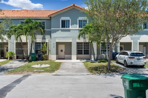 Townhouse in Cutler Bay, Florida 3 bedrooms, 143.07 sq.m. № 1483485 - photo 10