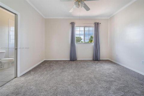 Townhouse in Cutler Bay, Florida 3 bedrooms, 143.07 sq.m. № 1483485 - photo 3