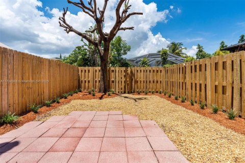 Townhouse in Cutler Bay, Florida 3 bedrooms, 143.07 sq.m. № 1483485 - photo 7