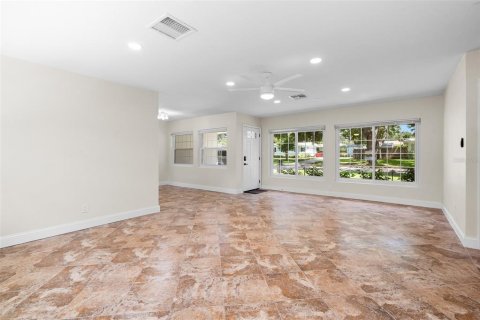 Villa ou maison à vendre à Clearwater, Floride: 2 chambres, 102.19 m2 № 1870937 - photo 11
