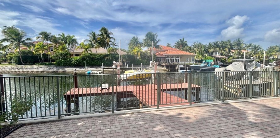 Villa ou maison à Hollywood, Floride 5 chambres, 312.06 m2 № 1891920
