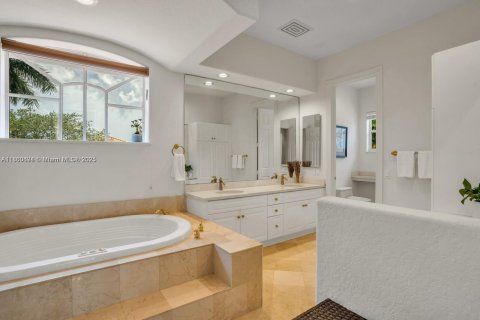 Villa ou maison à vendre à Hollywood, Floride: 5 chambres, 312.06 m2 № 1891920 - photo 13