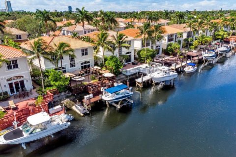 Villa ou maison à vendre à Hollywood, Floride: 5 chambres, 312.06 m2 № 1891920 - photo 17